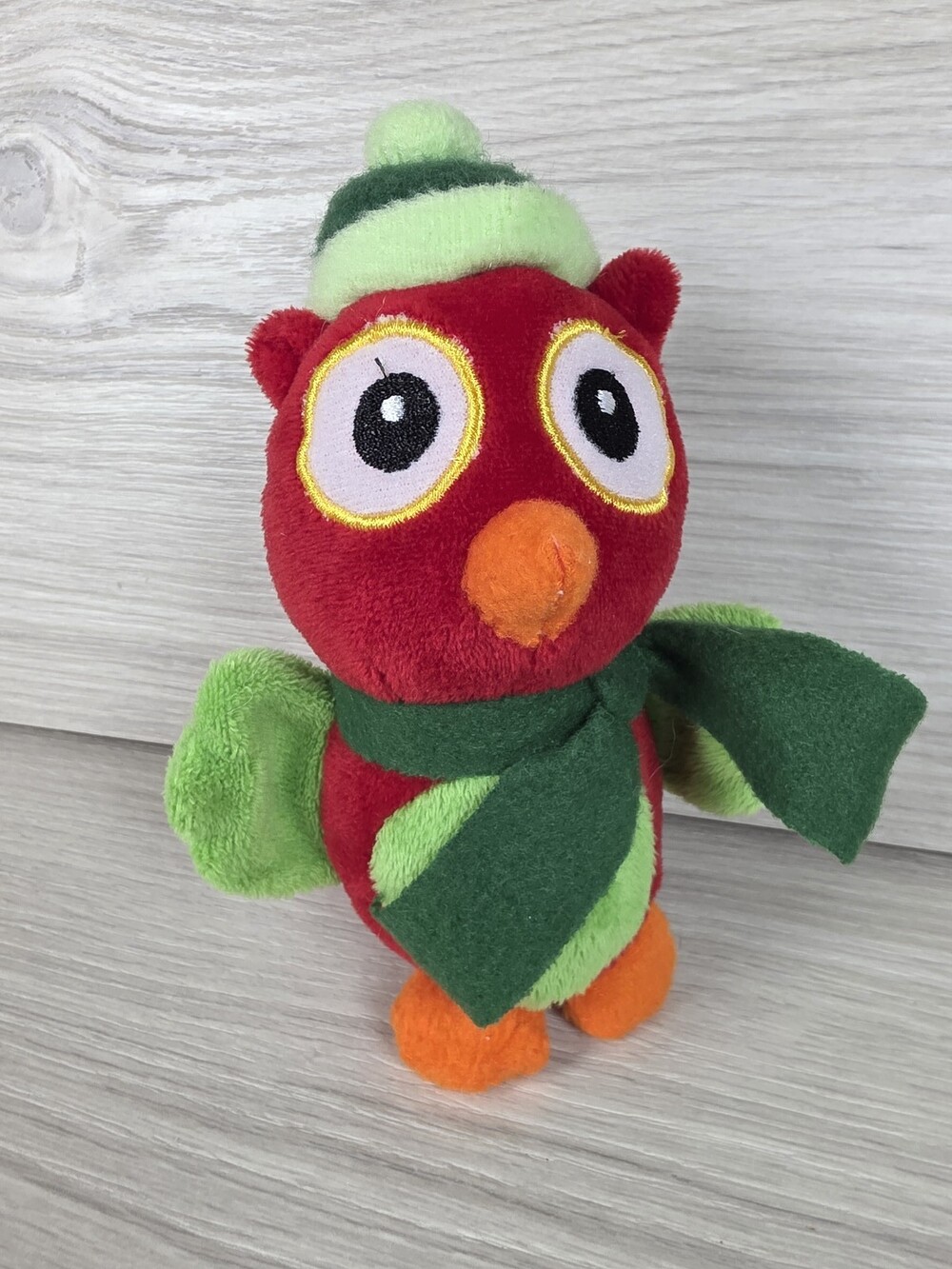 Oriental Trading Company Holiday Plush Red Bird w Scarf and Hat SU15